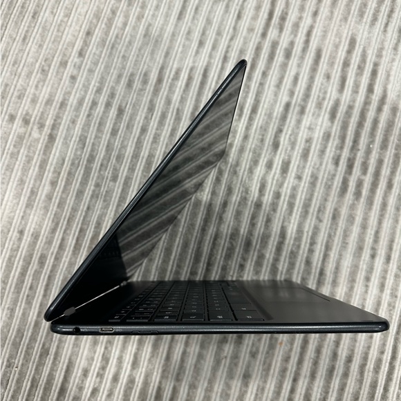 SAMSUNG Chromebook Pro
Convertible Touch Screen Laptop, 12.3 (XE510C24-K01US) - Picture 3 of 11